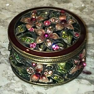 VINTAGE STYLE  ENAMEL & CRYSTAL PINK FLORAL MAGNETIC TRINKET BOX Beautiful!